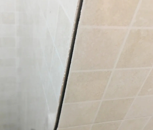 云县瓷砖空鼓维修公司分享阳台瓷砖脱落的修复过程可以分为以下几个步骤